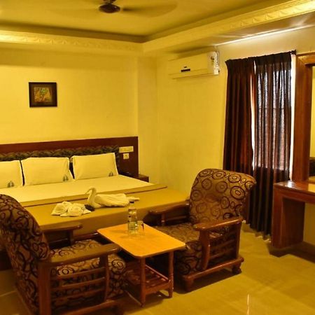 Hotel Palacial Pondi Pondicherry Ngoại thất bức ảnh