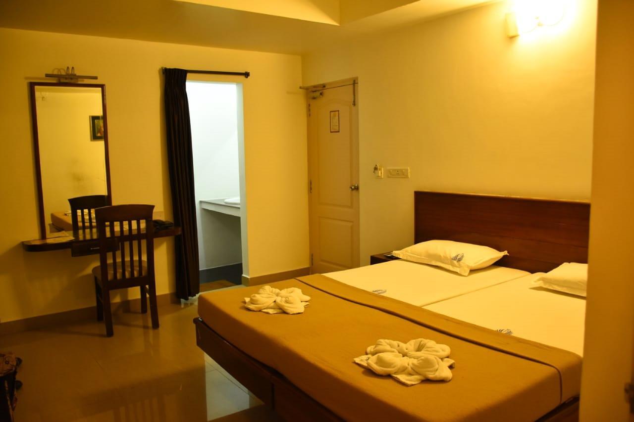 Hotel Palacial Pondi Pondicherry Ngoại thất bức ảnh