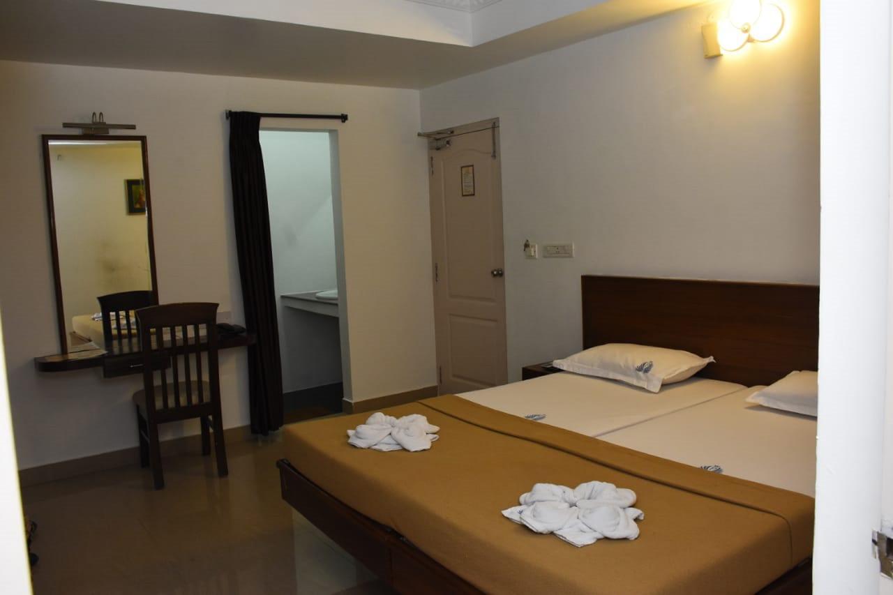 Hotel Palacial Pondi Pondicherry Ngoại thất bức ảnh