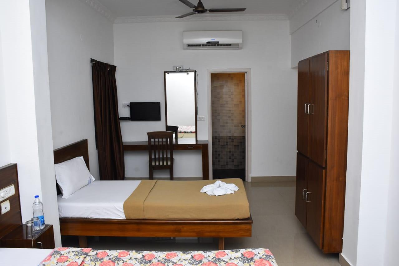 Hotel Palacial Pondi Pondicherry Ngoại thất bức ảnh